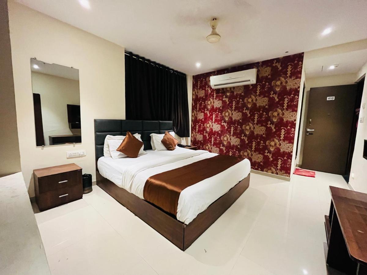 Hotel Nova Vesu Сурат Екстер'єр фото