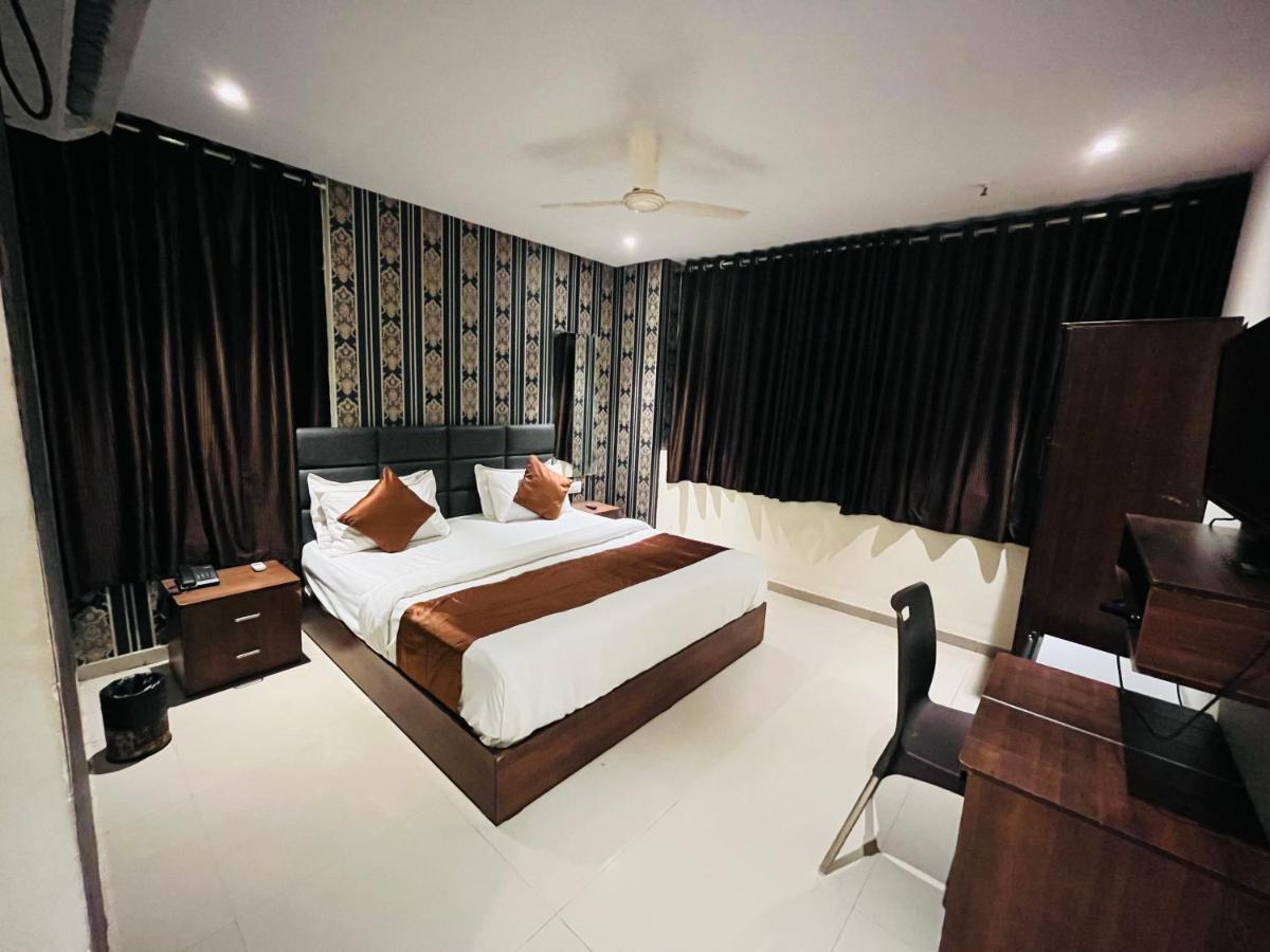 Hotel Nova Vesu Сурат Екстер'єр фото