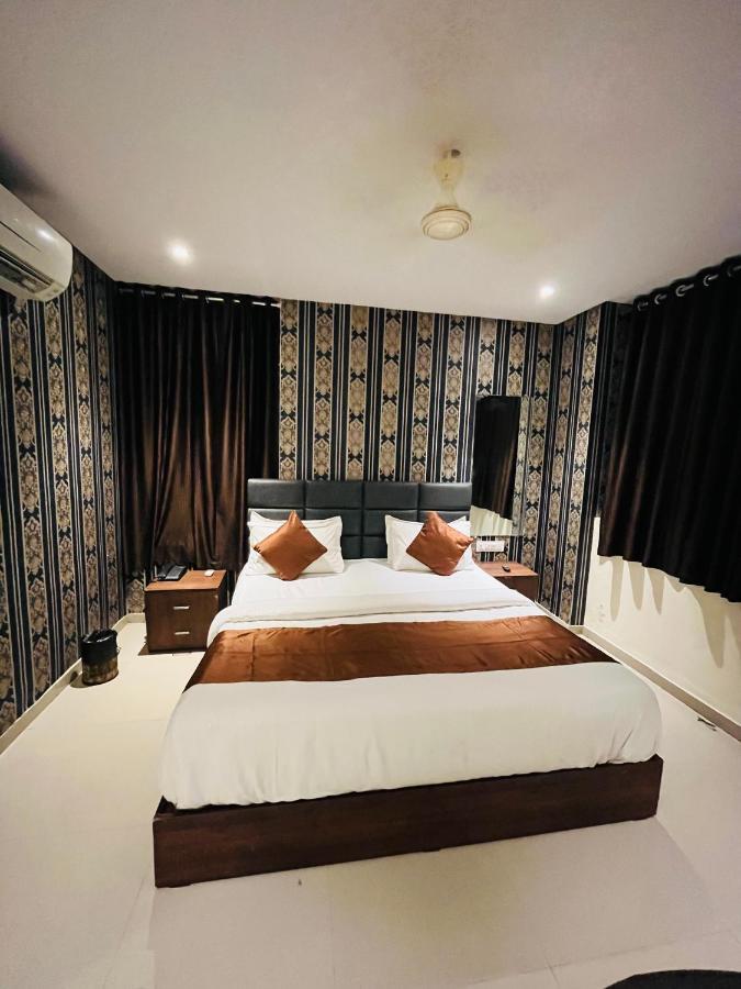 Hotel Nova Vesu Сурат Екстер'єр фото